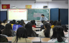 财经学院开展“新时代，再出发——聚焦全国两会”主题团日活动